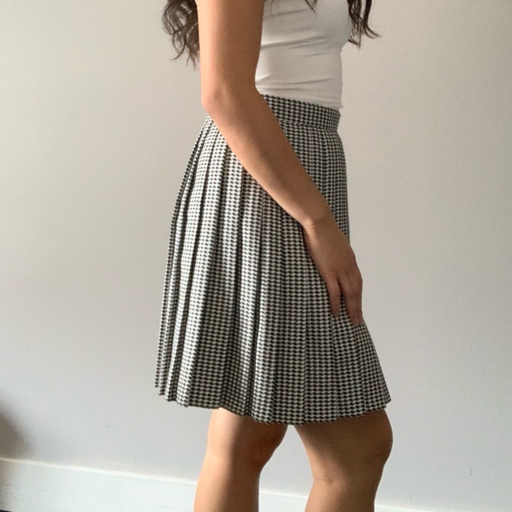 🌟 Vintage Elegance: Kips Bay A-Line Pleated Skirt in Black and White  🌟 - Picture 2 of 11